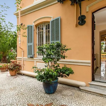 Gioiello 10, Emma Villa